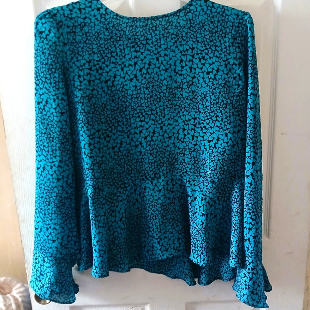 Elle - Women's Lightweight Black/Blue Heart Pattern Casual Blouse. Size XL